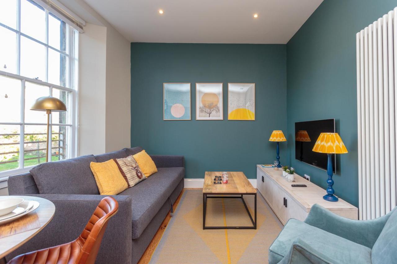 Lovely Apartment Beneath Edinburgh Castle エクステリア 写真