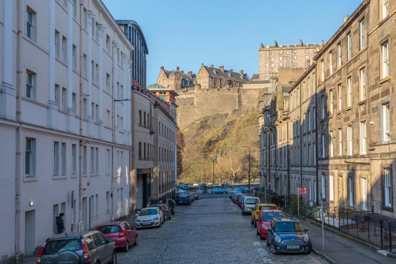 Lovely Apartment Beneath Edinburgh Castle エクステリア 写真